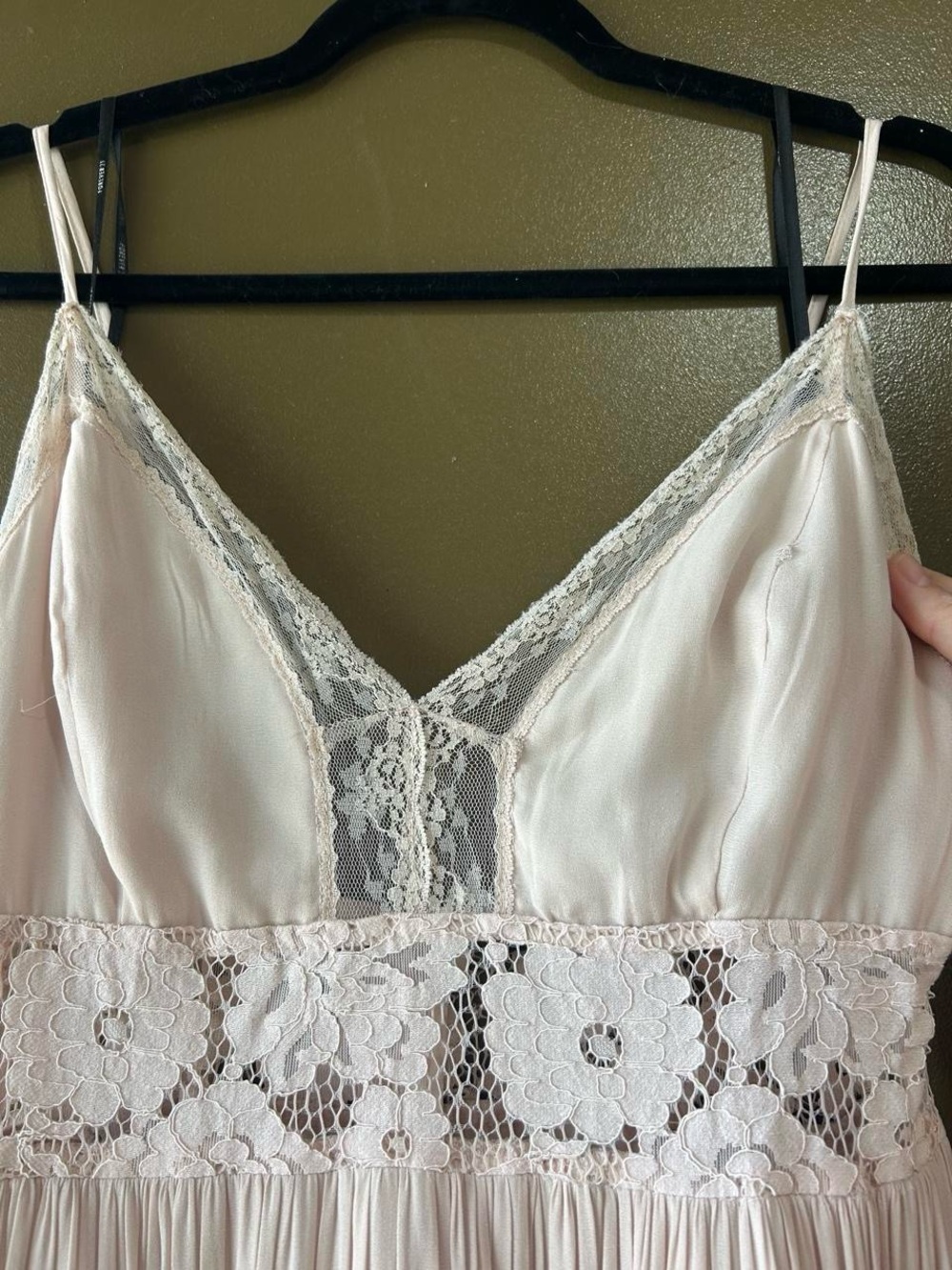 Forever 21 Light Blush Lace & Pleated Maxi Dress - Picture 3 of 6